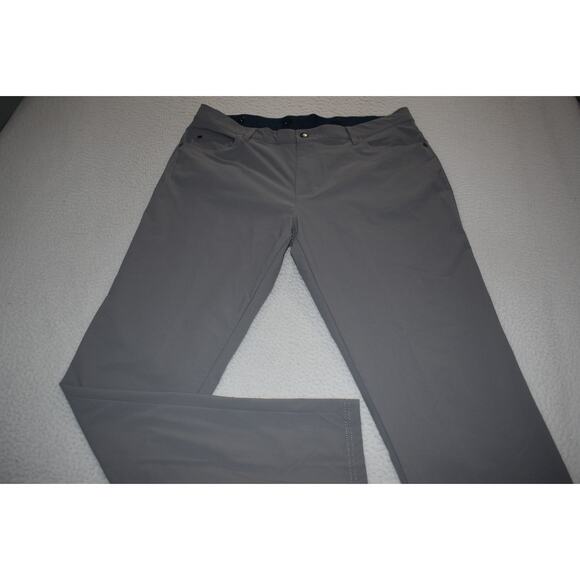 Adidas Chinos in Black and Gray 36x34 - Picture 2 of 11